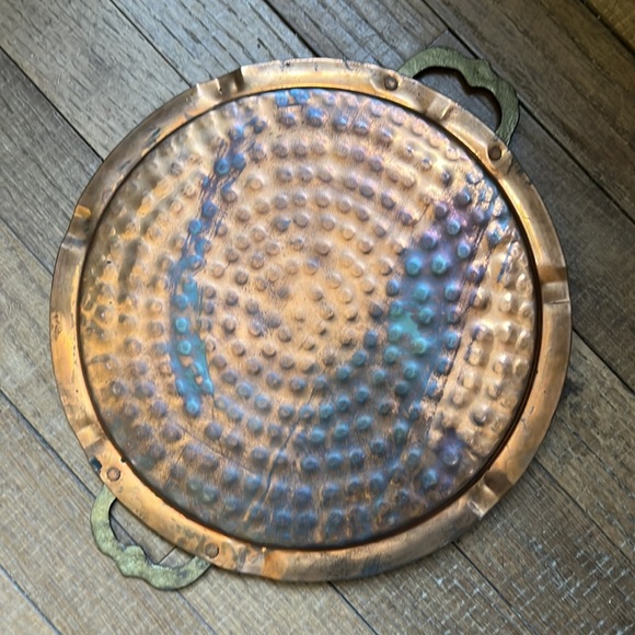 Vintage copper round serving trey with brass handles hammered design, rustic - Picture 14 of 16